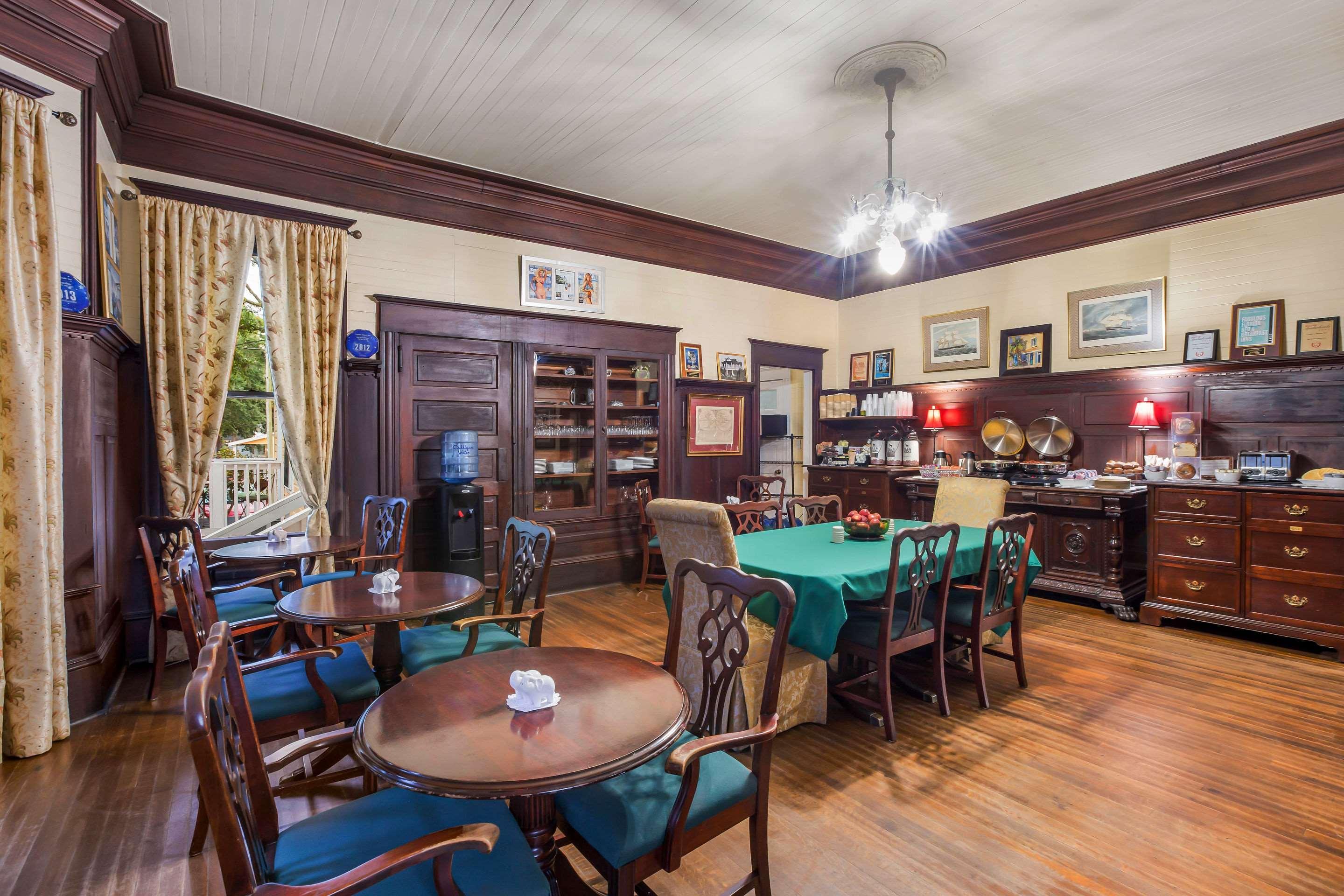 Coombs Inn & Suites Apalachicola Bagian luar foto